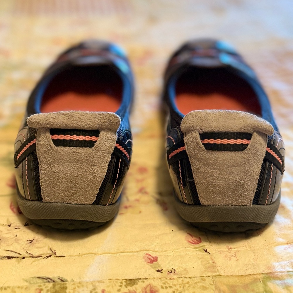 Privo Black and Gray Women's Flats with Pink Accents - Picture 2 of 5